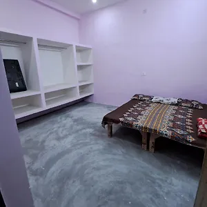 krishna-cottage.hotels-varanasi.com/